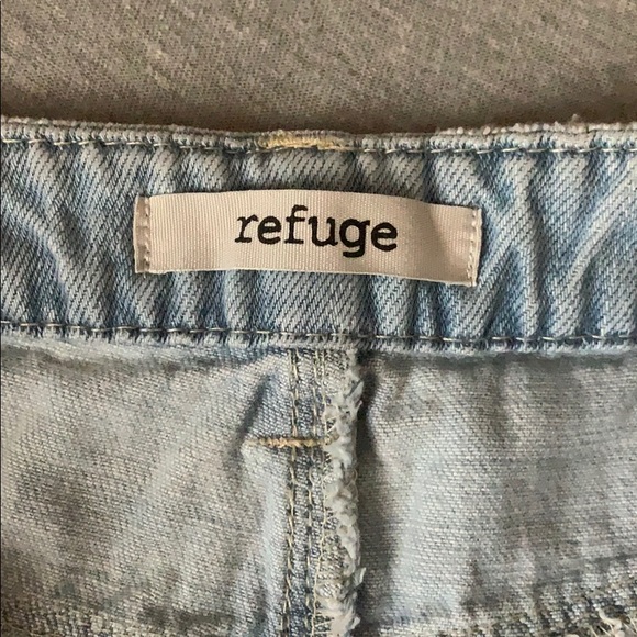 Refuge Distressed Light Wash Jeans - Picture 2 of 4